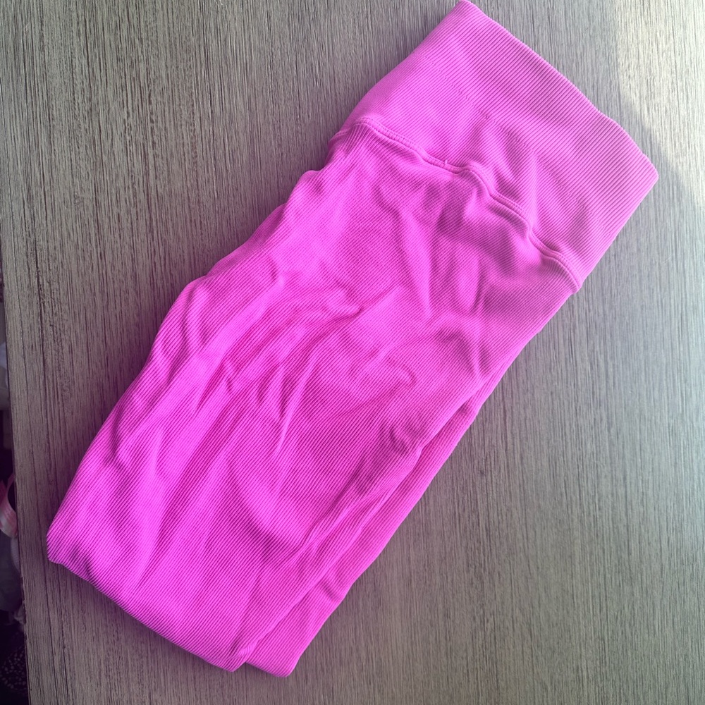Bombshell Sportswear Inspired Seamless Leggings In pink - Picture 3 of 3